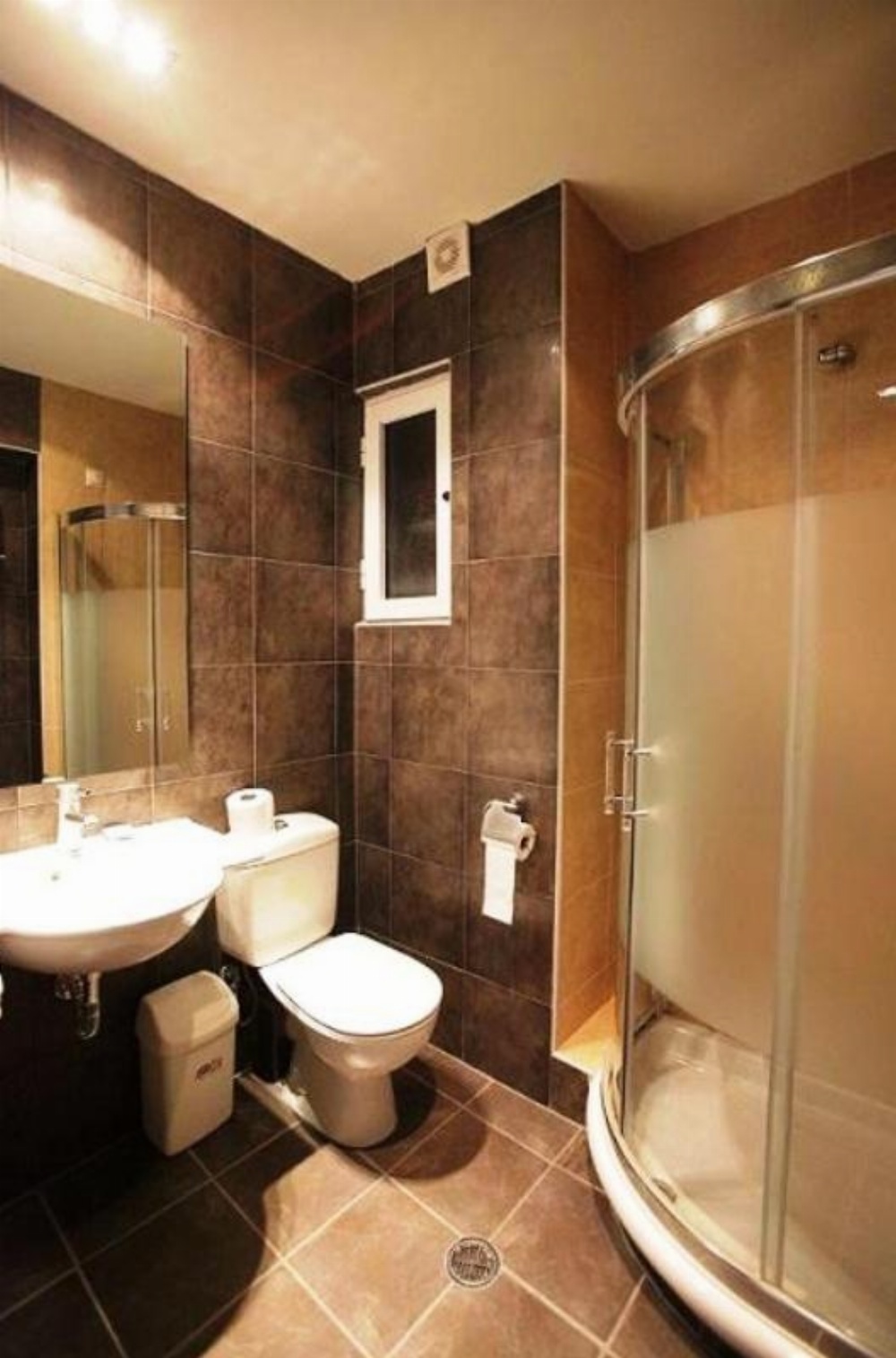 Room image 4